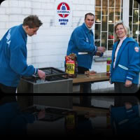 Das Cobra-Team schmeisst den Grill an
